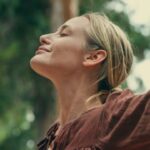 El hábito matutino recomendado por científicos para elevar niveles de hormona de la felicidad