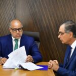 Exdirector del Seguro Nacional de Salud (Senasa), Santiago Hazím, junto a su abogado Miguel Valerio