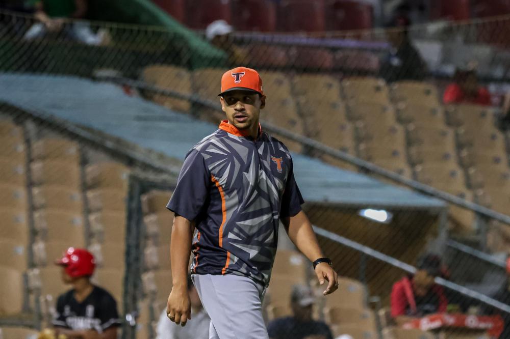 Víctor Estévez, manager de los Toros y coach de la tercera base de los Nacionales de Washington.