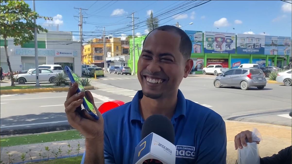 Conductores encuentran filas cortas para renovar el marbete.