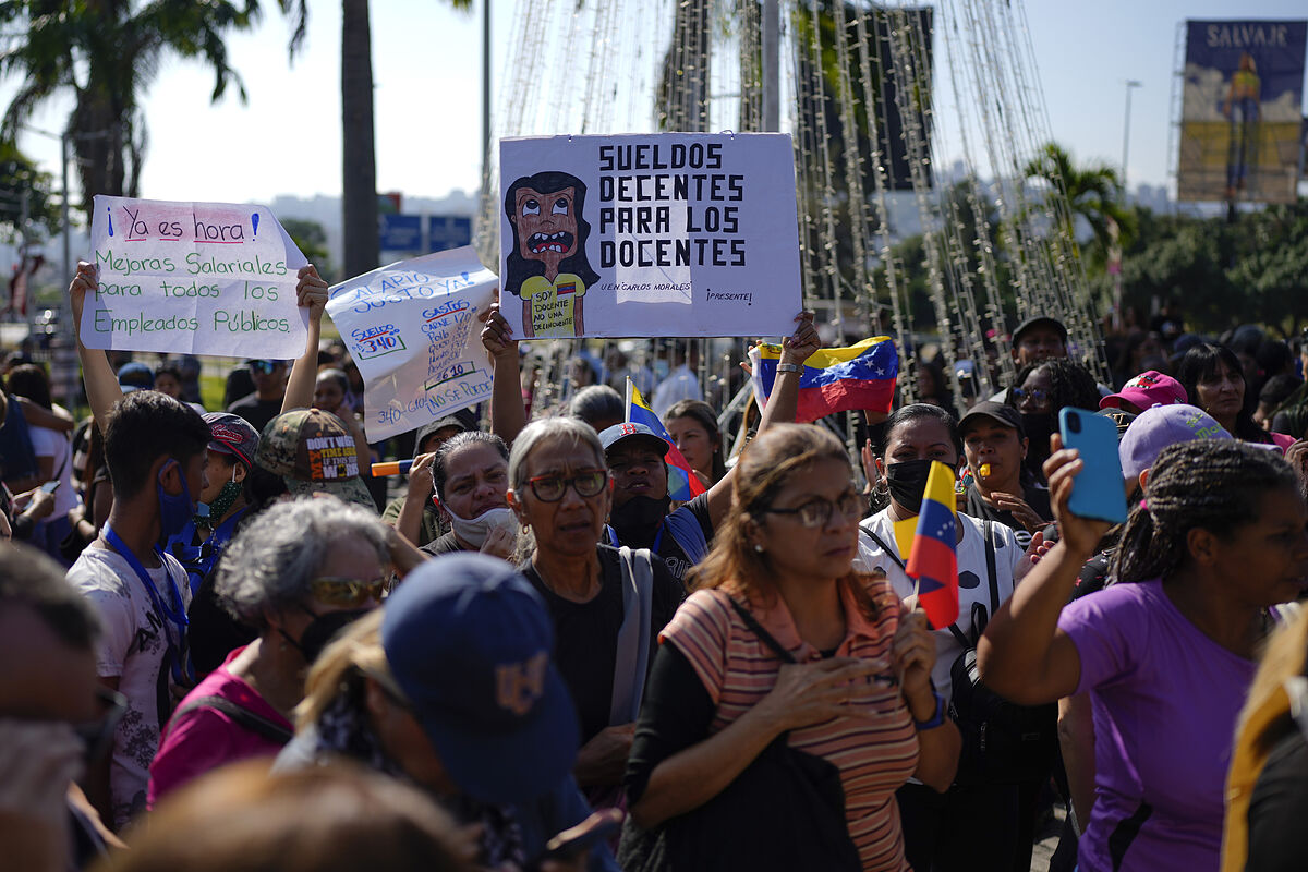 Venezuela registra período "más largo" sin aumento salarial en casi tres décadas, dice ONG