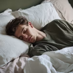 Dormir hasta tarde los fines de semana podría proteger la salud mental de los adolescentes, según un nuevo estudio
