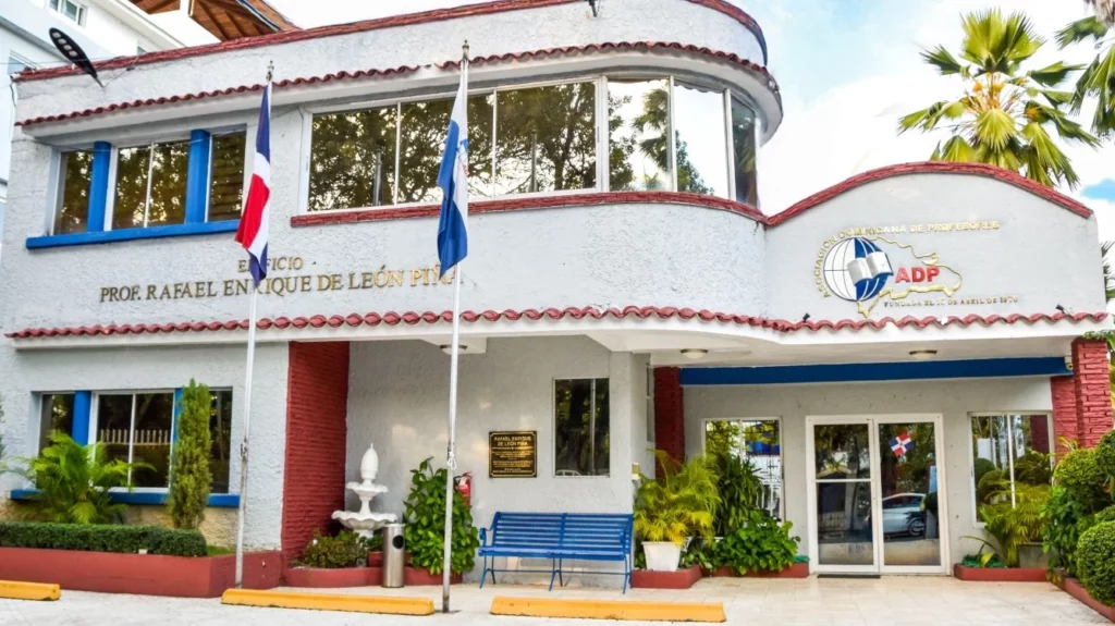 Edificio de la Asociación Dominicana de Profesores. Edificio de la Asociación Dominicana de Profesores.