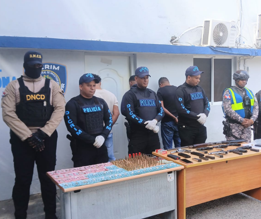 Tres arrestados y arsenal incautado en operativo en Barahona