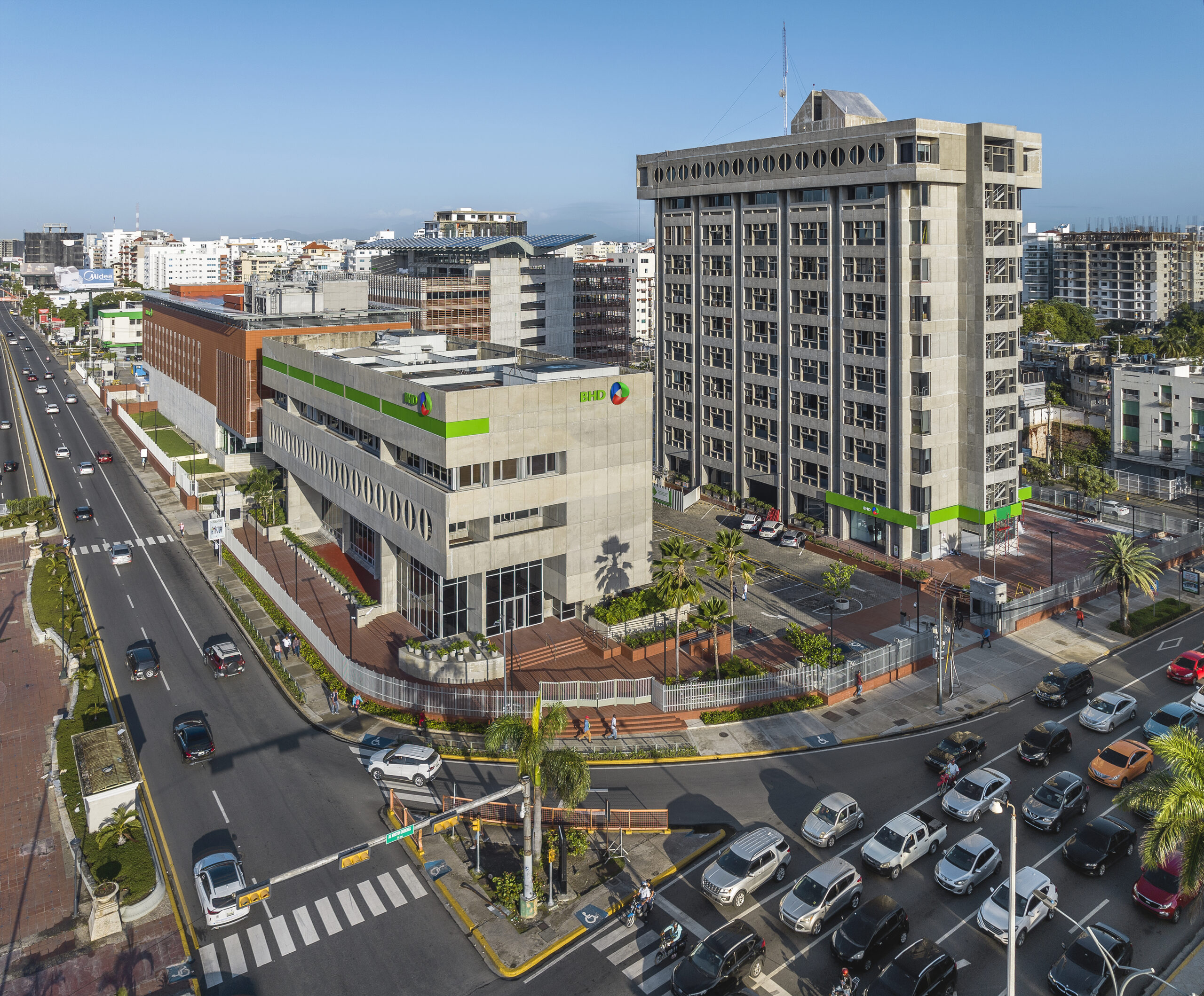 Fachada Banco BHD.