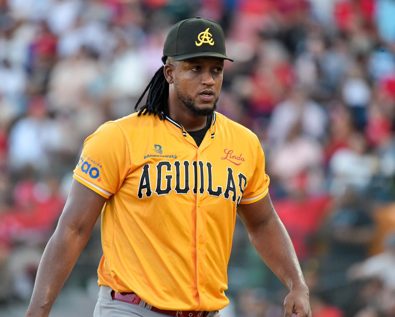 Óscar de la Cruz derrota a los Leones.