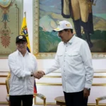 Fotografía de archivo del presidente de Colombia, Gustavo Petro (i), junto al presidente de Venezuela, Nicolás Maduro (d). EFE/ Rayner Peña R.