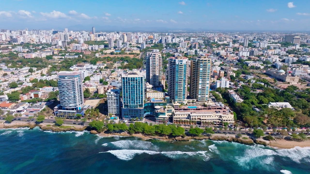 ABA proyecta crecimiento de hasta 4.5 % en 2026 y destaca solidez de la economía dominicana