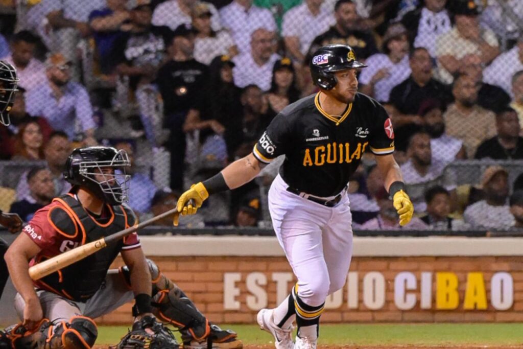Christian Adames remolcó la carrera del empate en el octavo episodio. Águilas empataron 3-3 el partido.