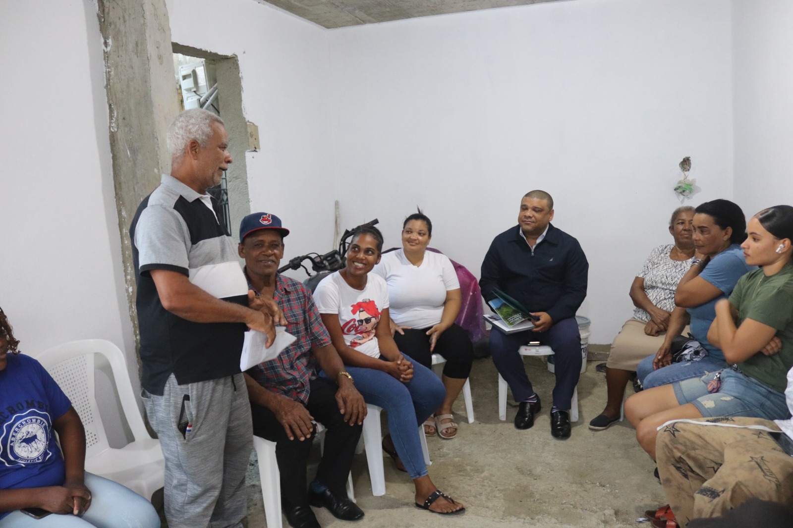 Diputado y comunitarios crean mesa de trabajo