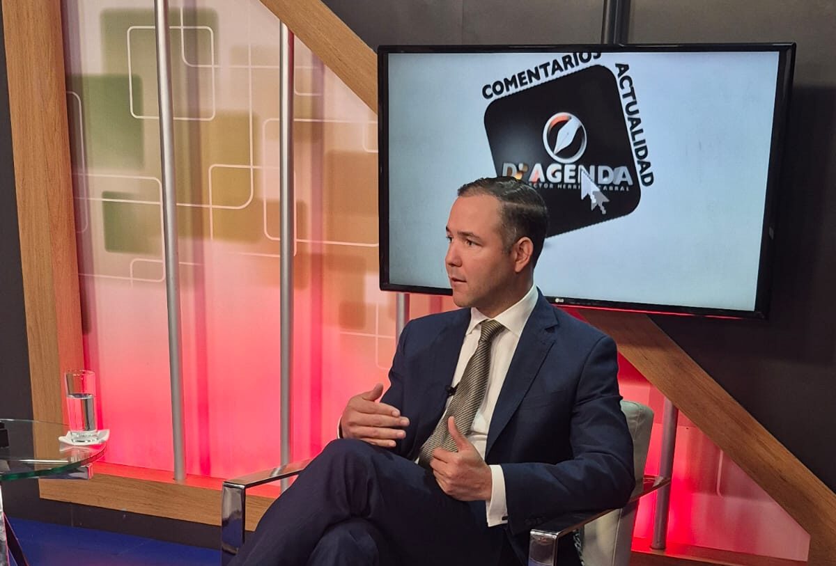 Johnny Pujols acusa al Gobierno de violar ley de información