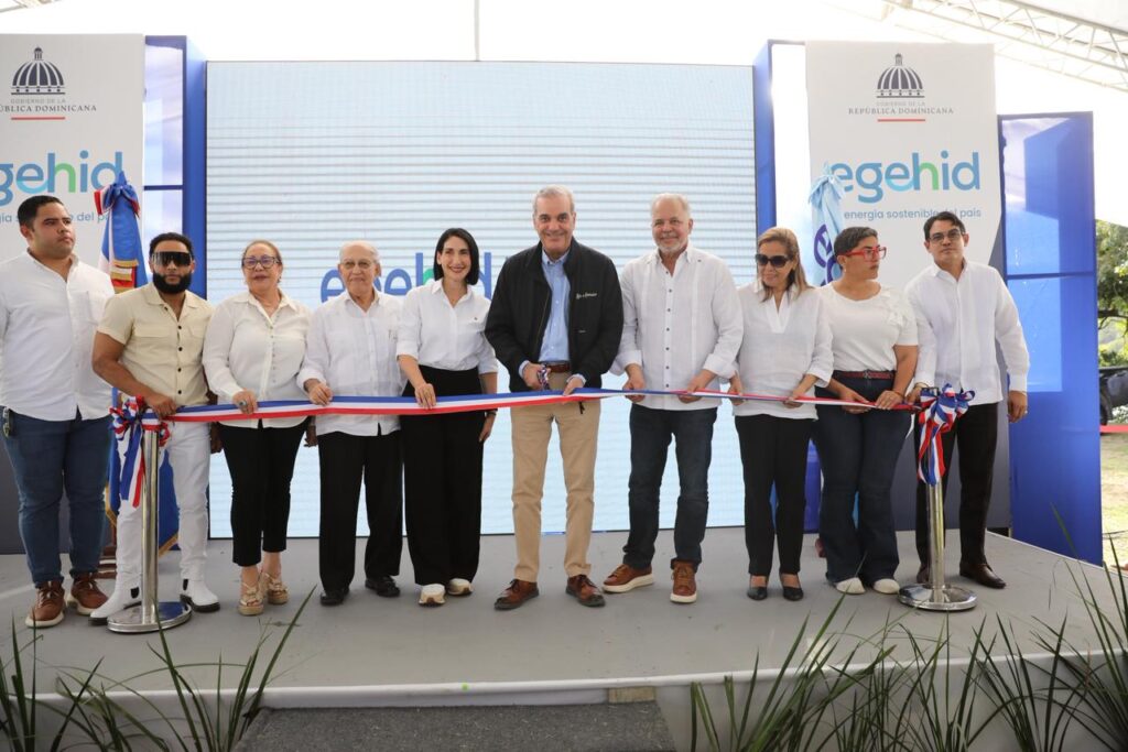 Gobierno entrega varias obras viales en Santiago