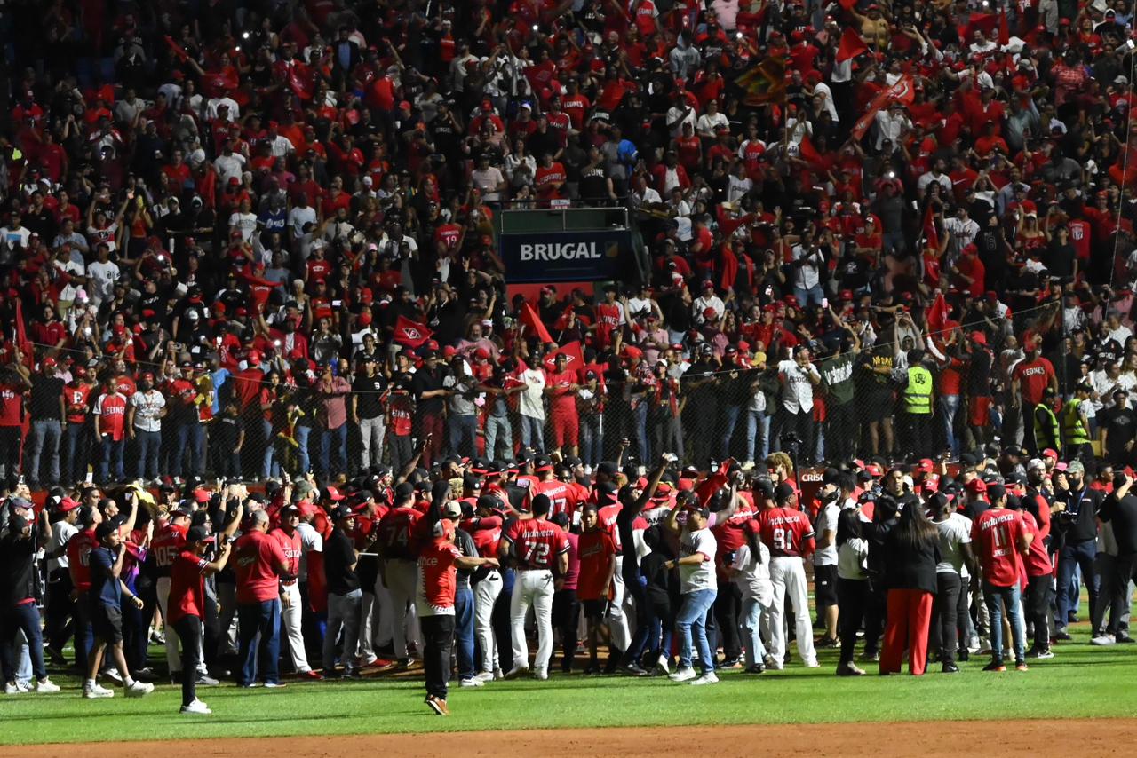 Leones celebran su corona 18 en Lidom.