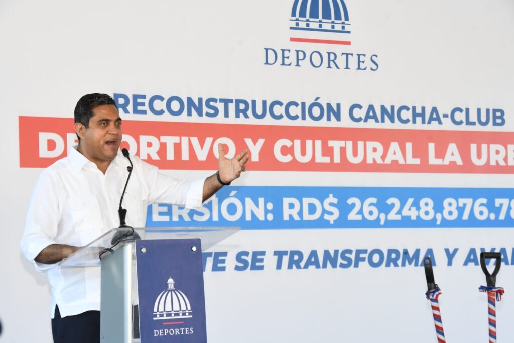Kelvin Cruz, encabezó este miércoles el acto del primer picazo para la construcción del techado multiuso de la cancha del sector La Ureña, en Santo Domingo Este (SDE). Esta obra contará con una inversión de RD$26,248,214.78.