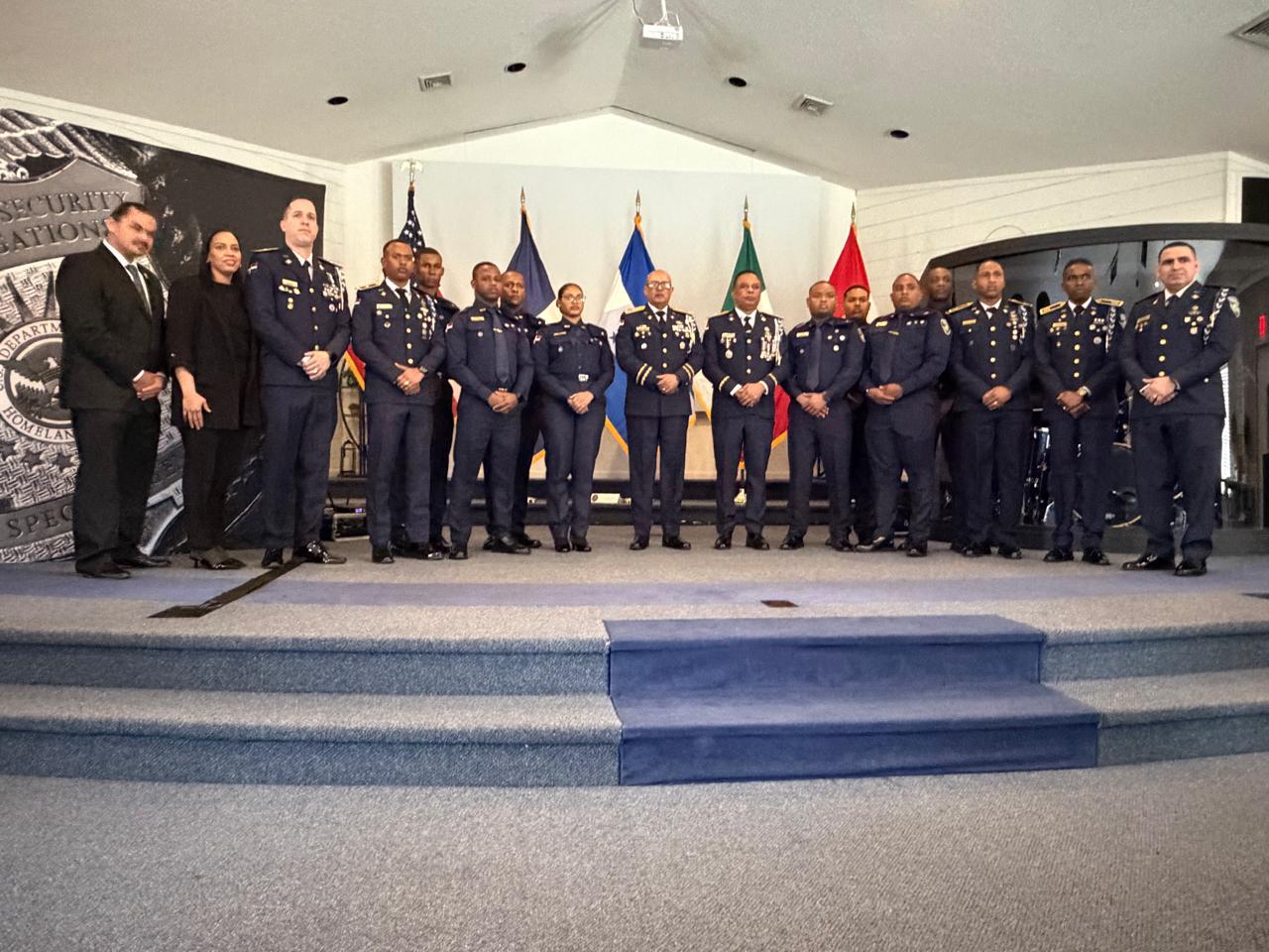 PN y DICRIM en graduación de curso internacional