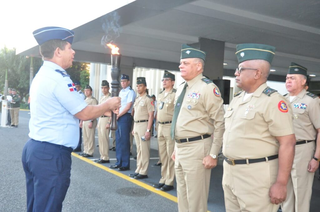 teniente general Carlos Antonio Fernández Onofre, ERD, tomó juramento a los miembros del Comité Organizador de la versión 55 de los Juegos Deportivos de las Fuerzas Armadas y la Policía Nacional