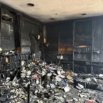 Fotografía tomada por rastreo de redes de parte de una sinagoga incendiada este domingo, en Jackson capital de Misisipi (EE.UU.). EFE/ Rastreo de Redes.