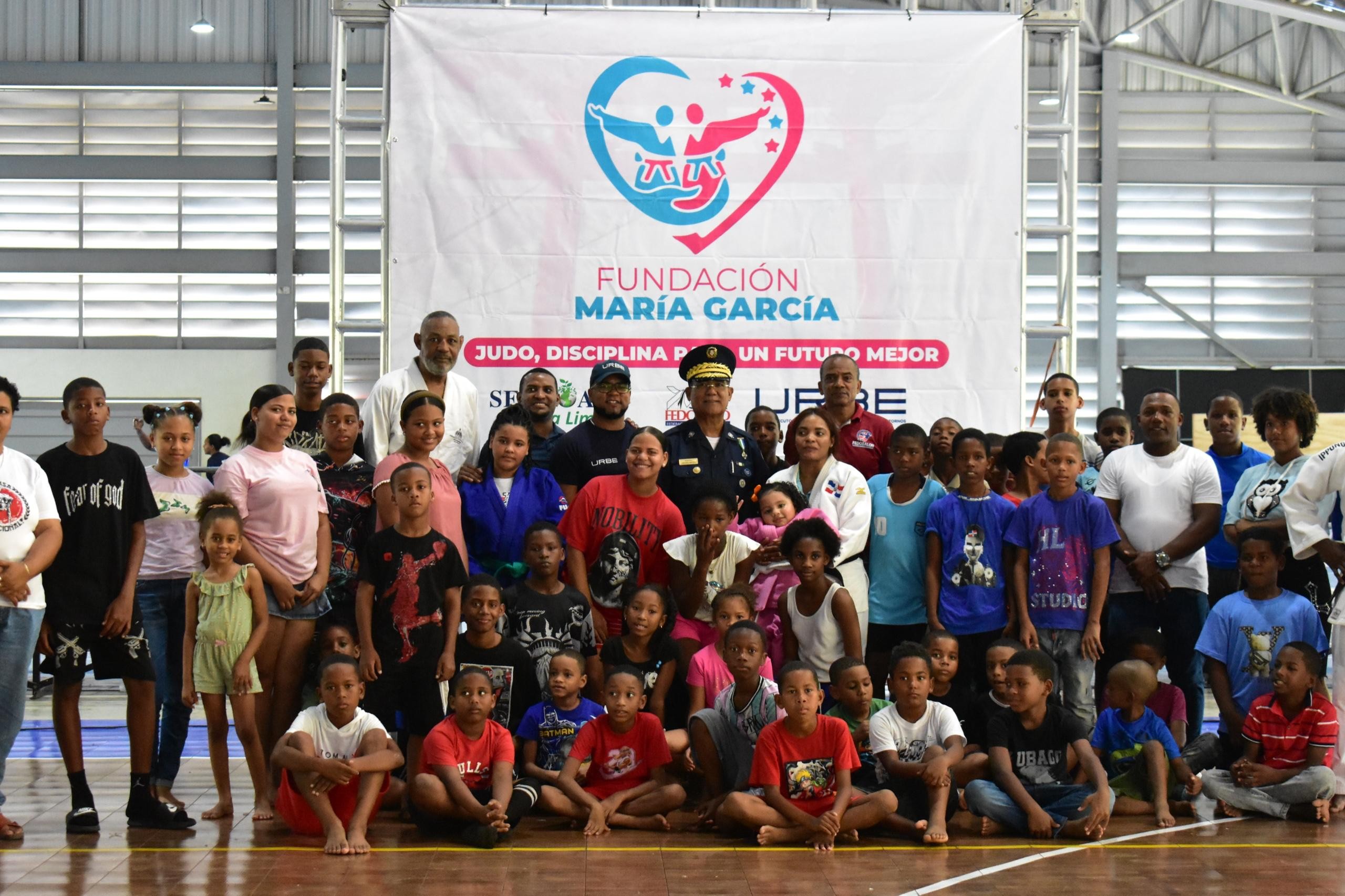 la Fundación María García, en conjunto con la empresa Seaboard “Energía Limpia” celebró una vibrante exhibición de judo, marcando el inicio oficial de las inscripciones para su academia deportiva en el sector.