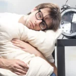 El sedentarismo y los problemas de sueño aumentan el riesgo de desarrollar ELA, explica estudio