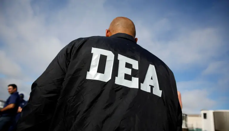 Agente de la DEA / Fuente externa