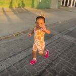 Aninha, la pequeña runner de 2 años