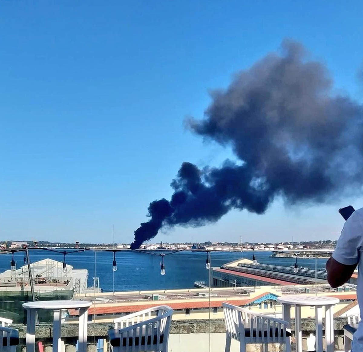 Se registra incendio en la refinería de La Habana.