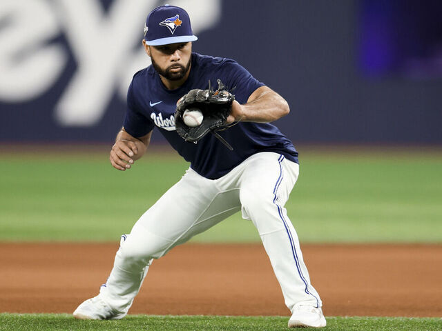 Los Medias Rojas de Boston reforzaron su infield al acordar un contrato por un año con el veterano jugador utility Isiah Kiner-Falefa