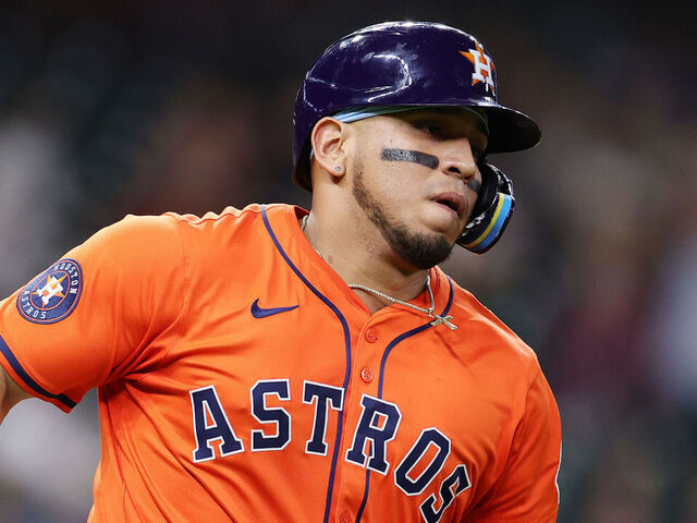 El infielder estelar Isaac Paredes y los Astros de Houston evitaron una audiencia de arbitraje salarial, acordando el martes un contrato de un año por $9.35 millones