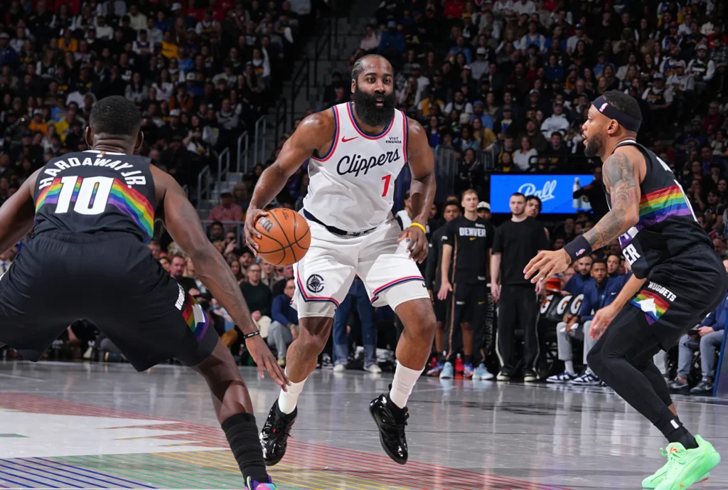 James Harden camino a Cleveland