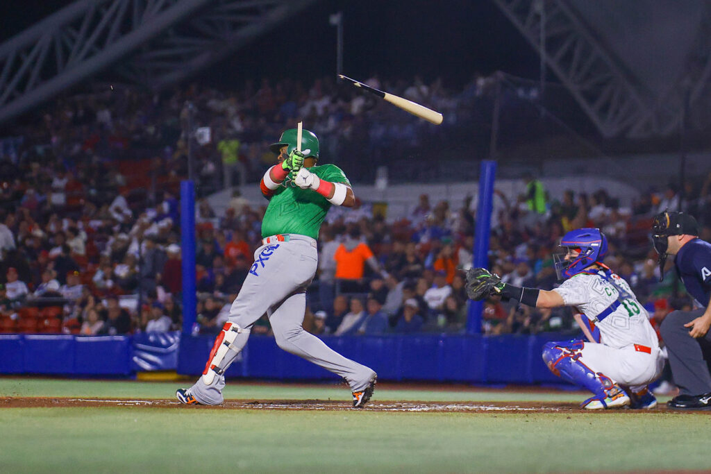 Los Charros de Jalisco, representantes de México Rojo, le tomaron nuevamente la medida a los Tomateros de Culiacán (México Verde) y, tal como ocurrió durante la temporada invernal mexicana, este miércoles volvieron a derrotarlos con pizarra de 4 carreras por 2,