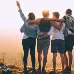 Qué significa tener pocos amigos y cómo influye en la salud emocional, según la psicología