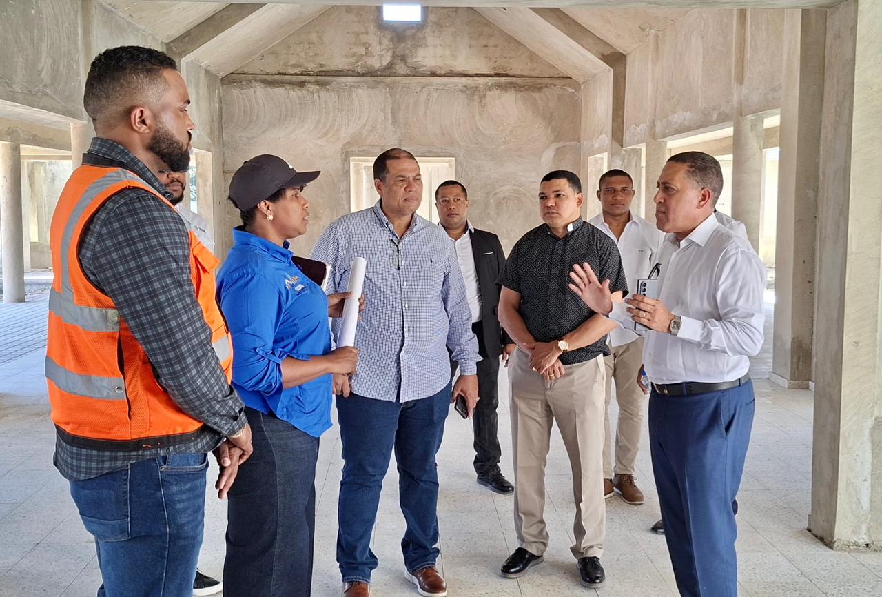 Gobierno acelera construcción de 103 nuevas aulas
