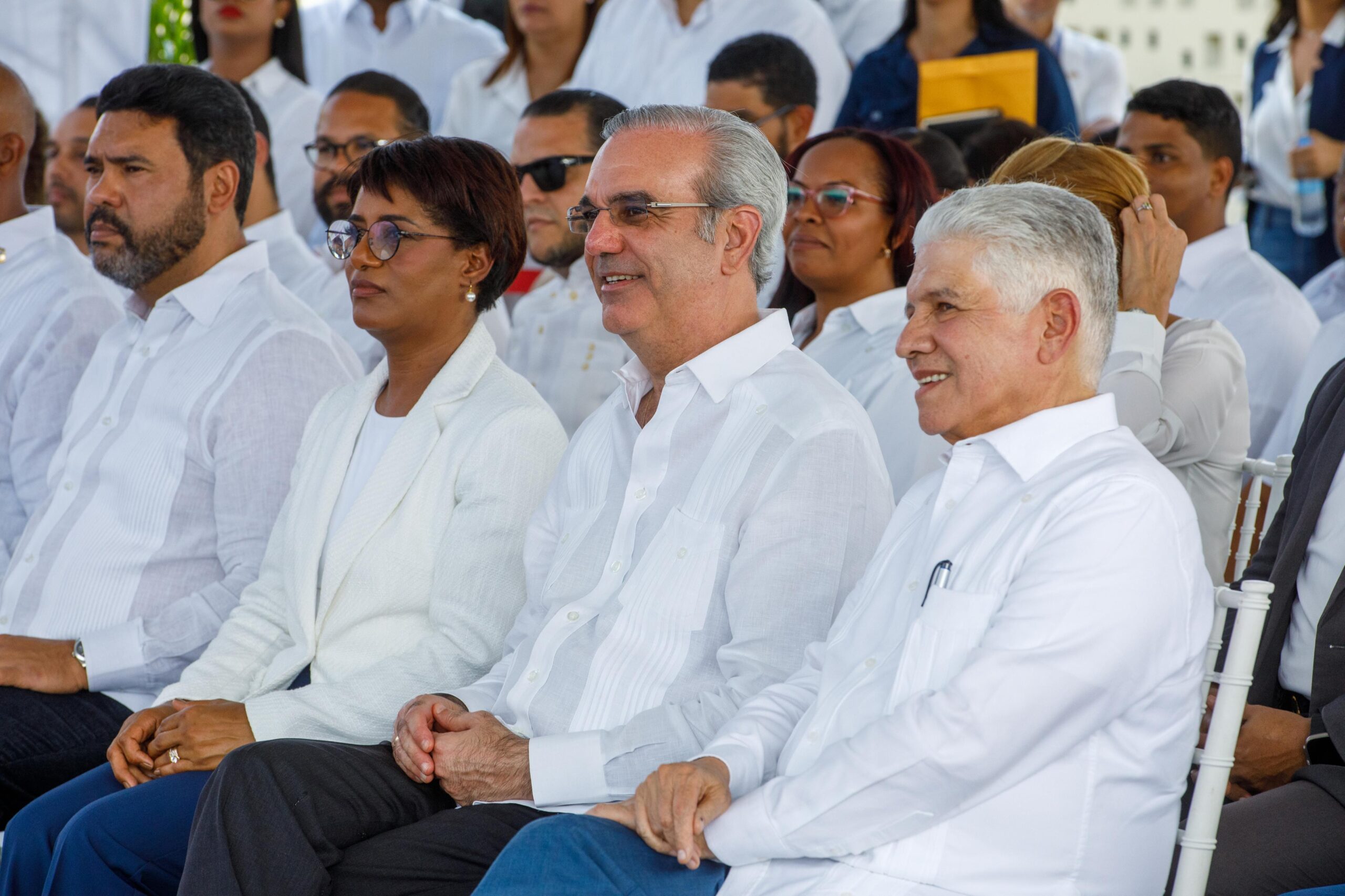 Presidente Luis Abinader junto al ministro de Obras Públicas, Eduardo Estrella