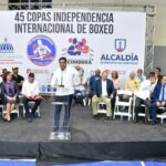 El ministro de Deportes, Kelvin Cruz, entregó un millón 300 mil pesos como aporte del Gobierno dominicano para la 45ª Copa Independencia Internacional de Boxeo