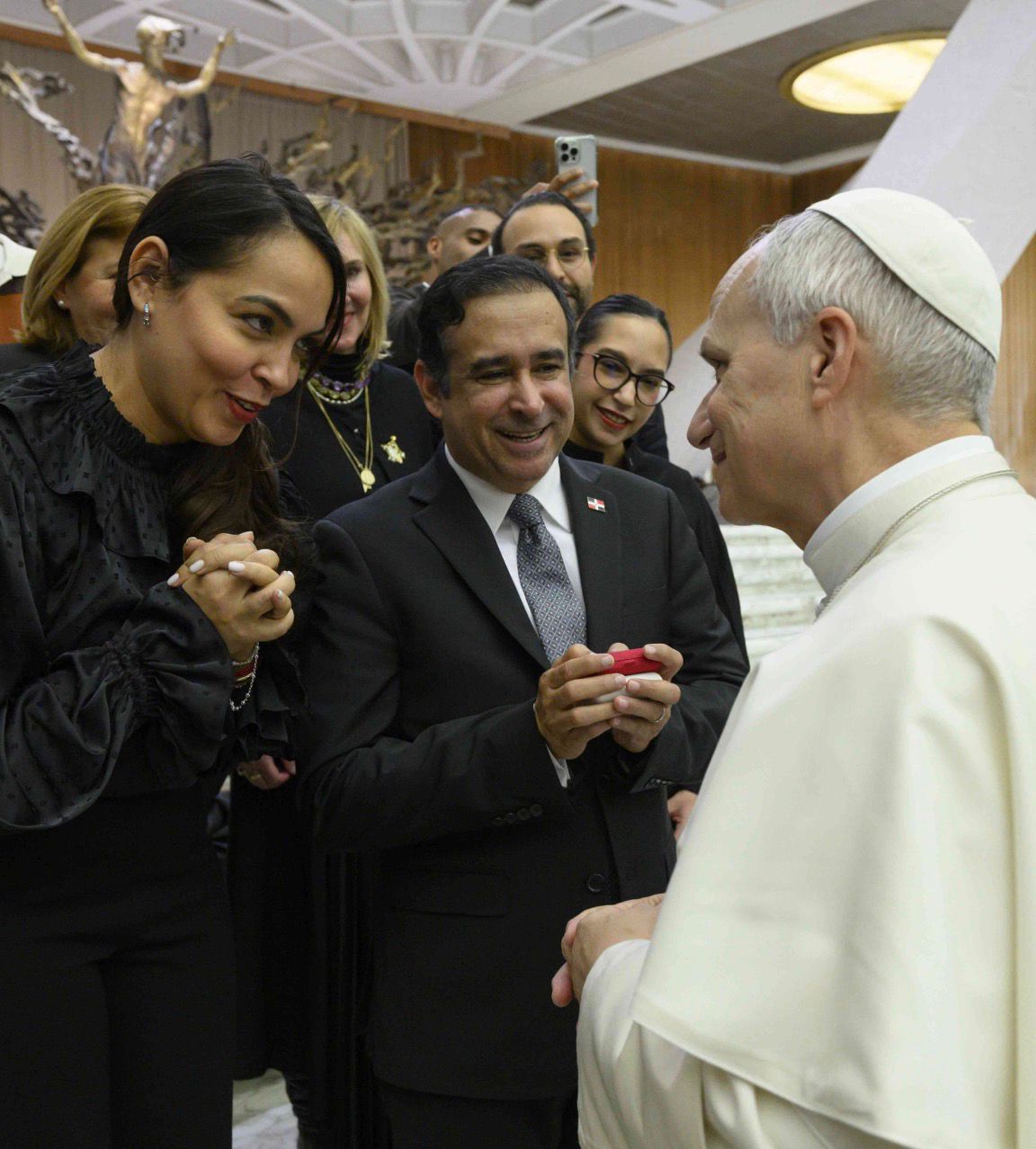 Embajador Víctor Suárez Díaz y a su esposa, Alfa Kenia Núñez