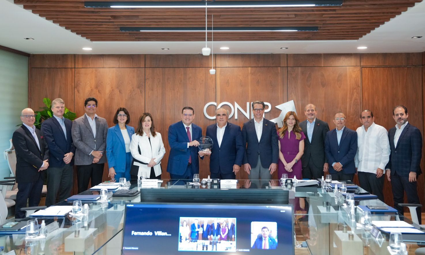 Reconocimiento a Yayo Sanz Lovatón por el Conep