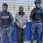 Autoridades detienen a dos antisociales que atracaron a un heladero en la vía pública