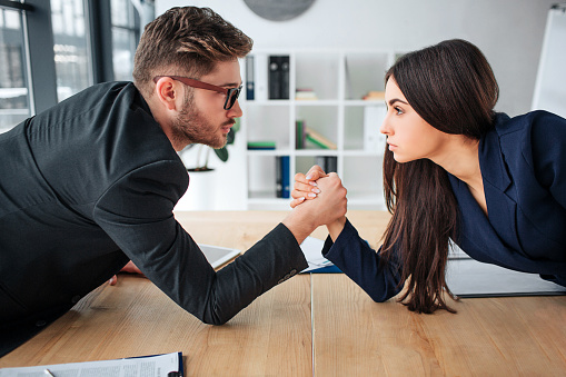 ¿Son más inteligentes las mujeres o los hombres?