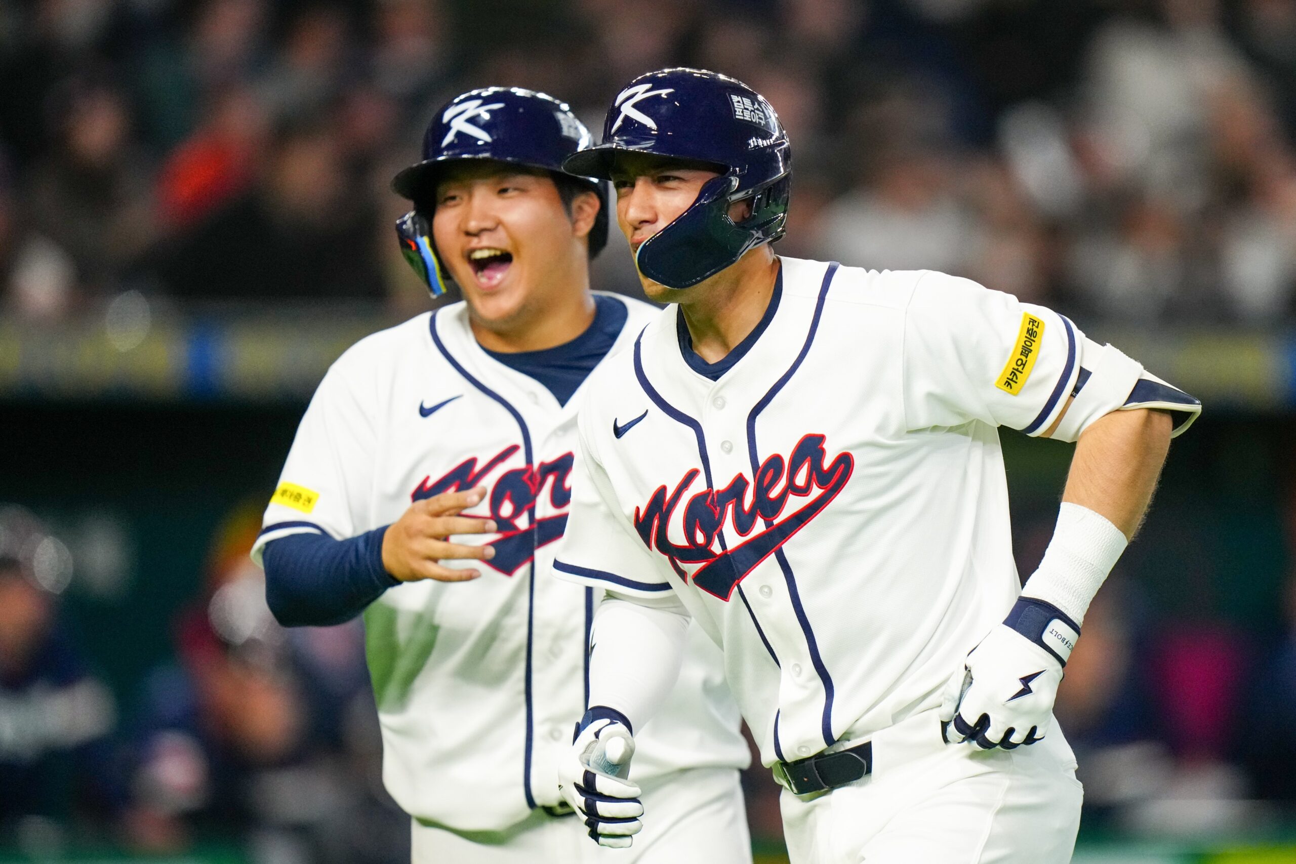 Bo Gyeong Moon y Shay Whitcomb celebran rally de carreras de Corea.