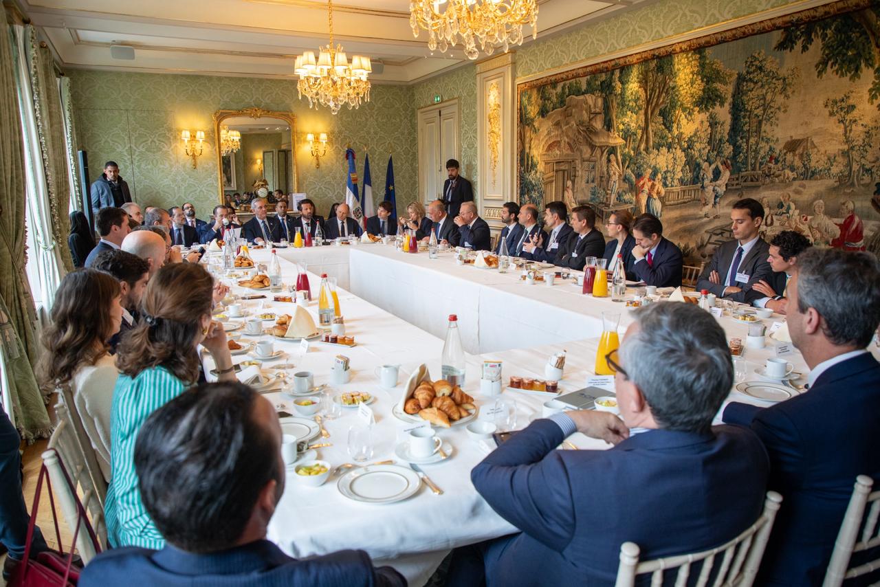 Presidente Luis Abinader con empresarios franceses.