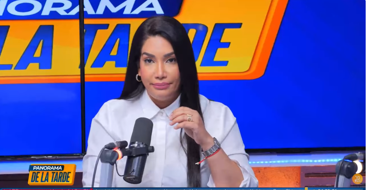 La comunicadora Anabell Alberto, durante su comentario en Panorama de la Tarde