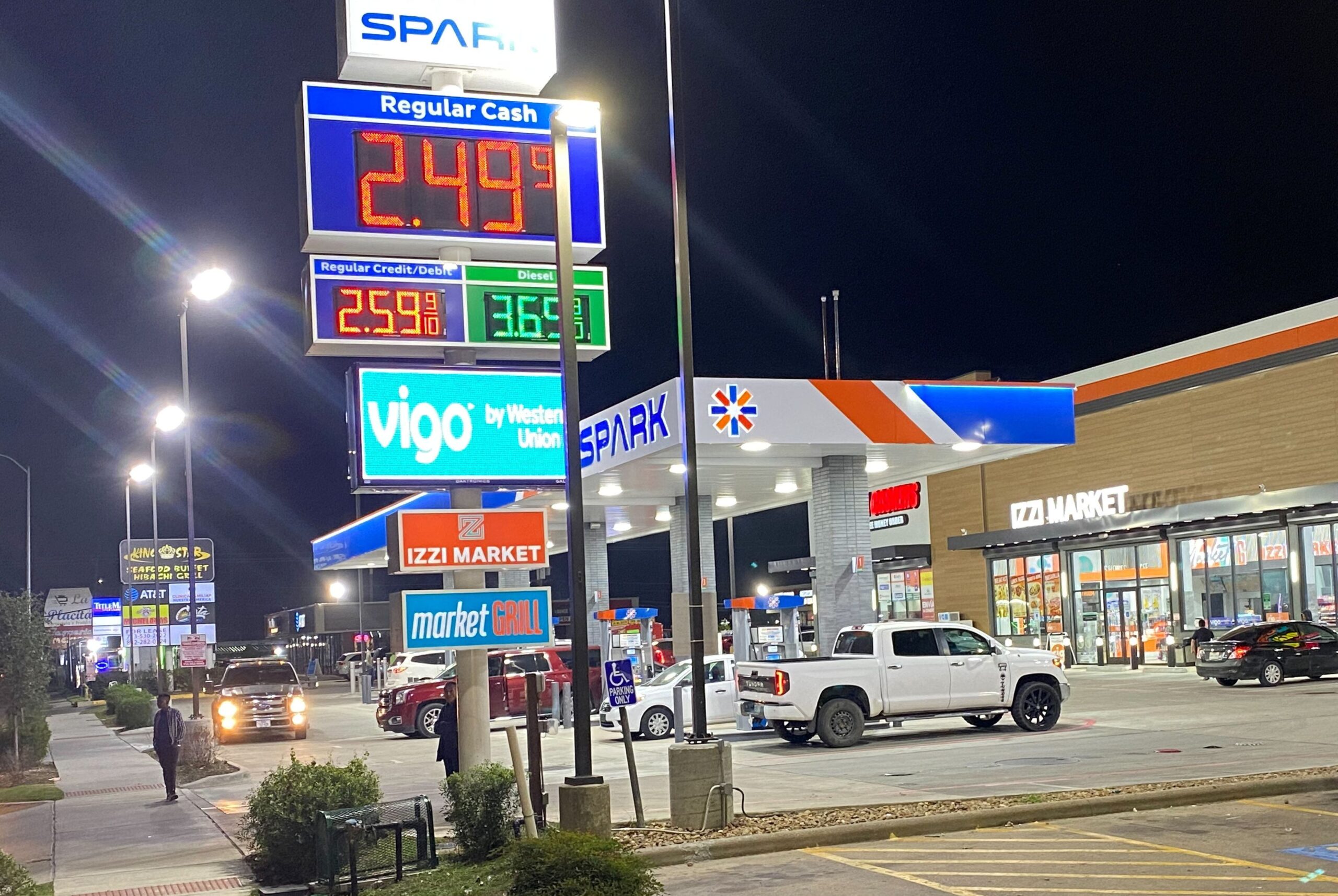 Conflicto con Irán dispara los precios de la gasolina en Estados Unidos
