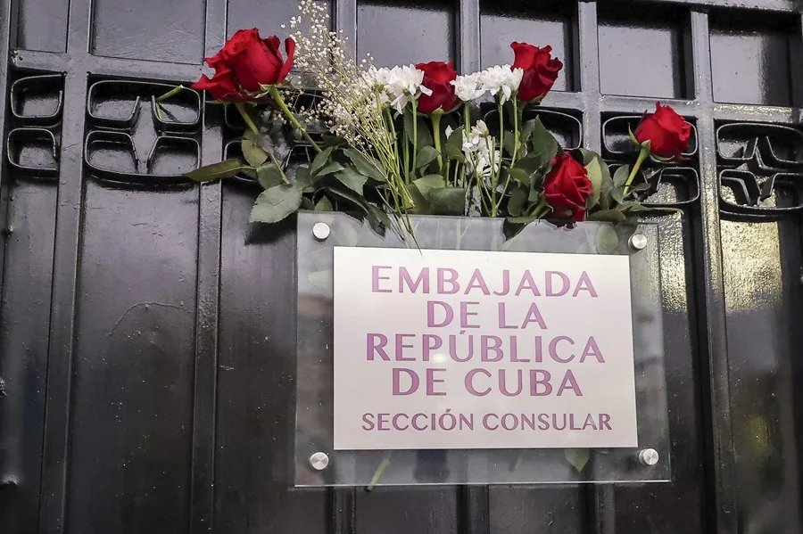 Fotografía que muestra la fachada de la Embajada de Cuba, el 4 de marzo de 2026, en Quito (Ecuador). EFE/ José Jácome.
