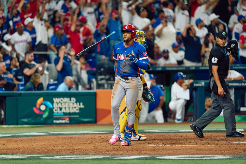Ketel Marte luego de batear jonrón.