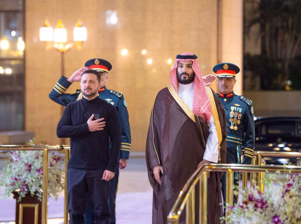 Ucrania y Arabia Saudita firman acuerdo sobre defensa aérea ante la amenaza de los drones iraníes al petróleo