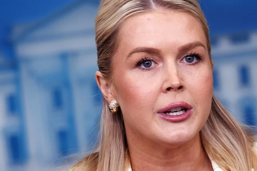 Fotografía de archivo de la portavoz de la Casa Blanca, Karoline Leavitt, durante una rueda de prensa. EFE/Will Oliver.