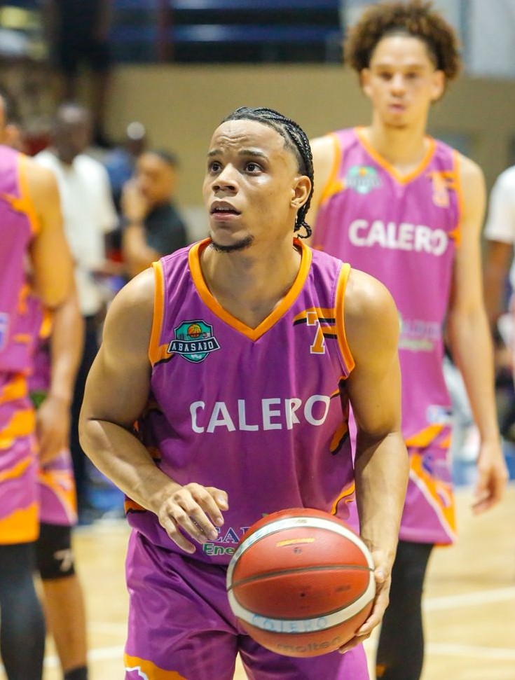 Ronald García, quien fue el mejor anotador del club Calero con 27 puntos ante Los Mina.