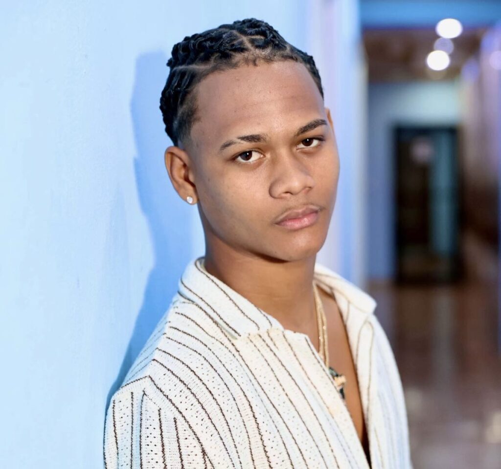 El joven prefiere mantener su vida privada y su familia alejada del espectáculo, mostrando así la esencia discreta y auténtica fuera de los escenarios.