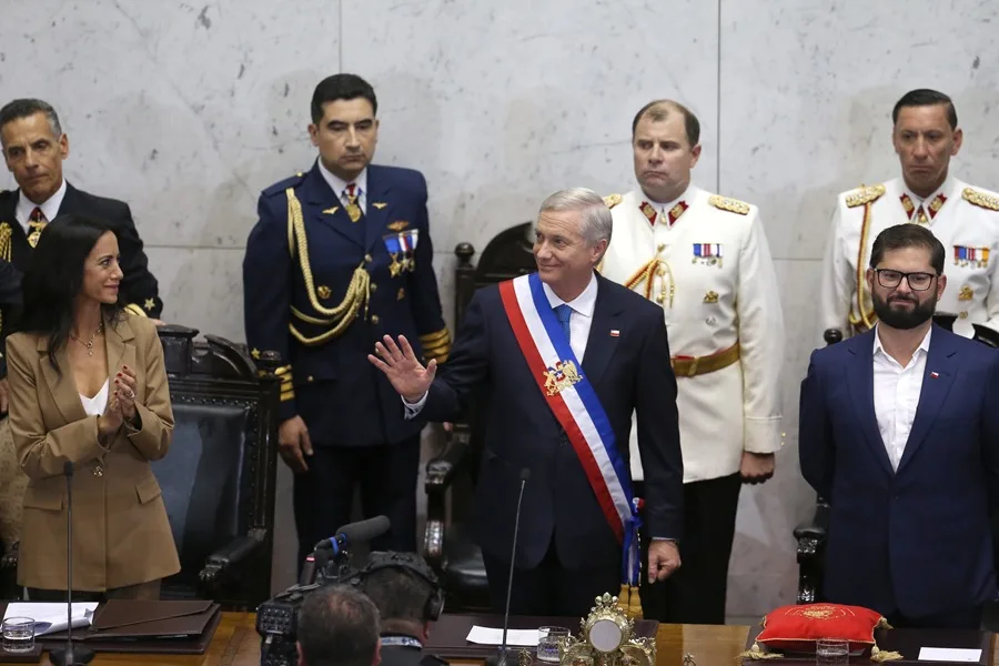 El ultraderechista José Antonio Kast (c) asume la Presidencia de Chile, este 11 de marzo de 2026, en una solemne ceremonia celebrada en la ciudad costera de Valparaíso (Chile). EFE