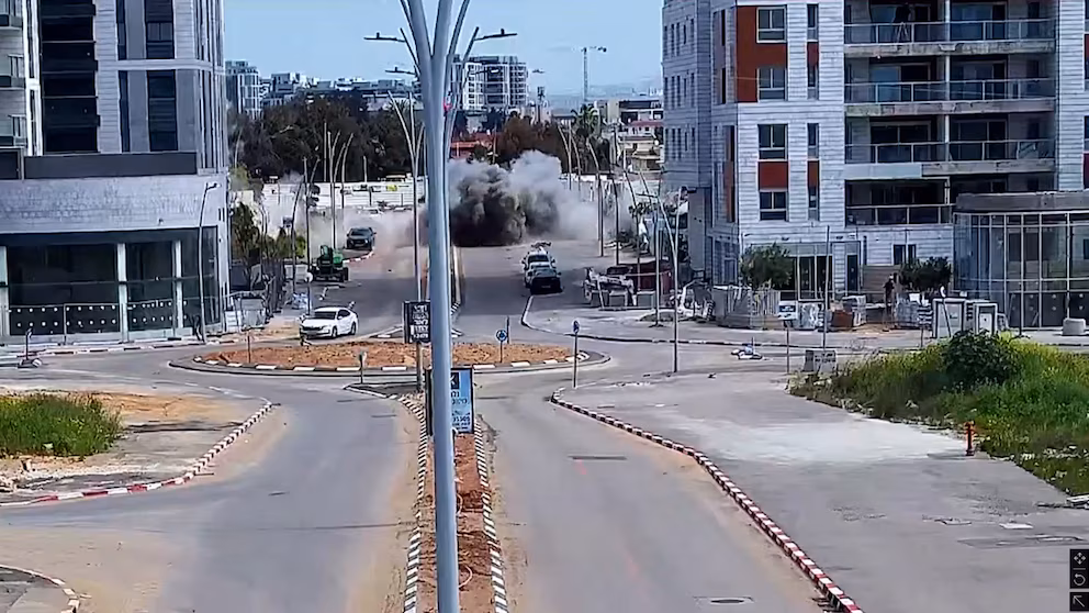 Irán vuelve a atacar Israel con bombas de racimo: un muerto y dos heridos graves